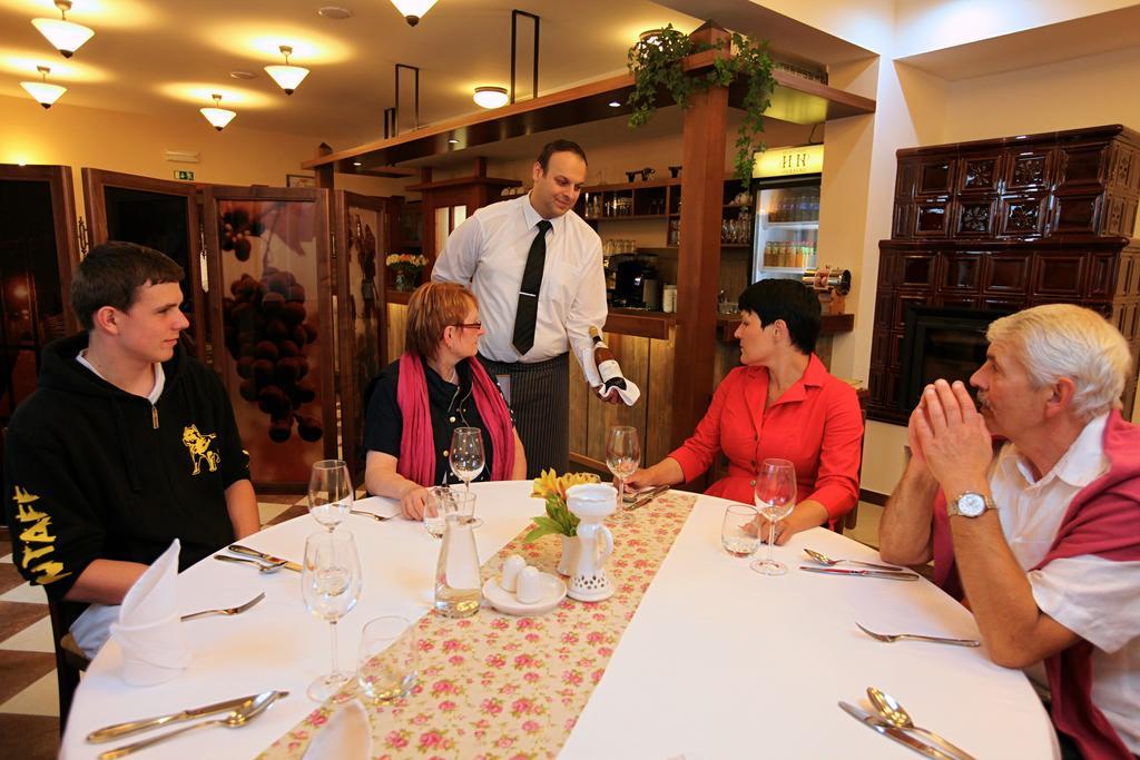 Hostinec U Hubalku Kostelec nad Orlici Bagian luar foto